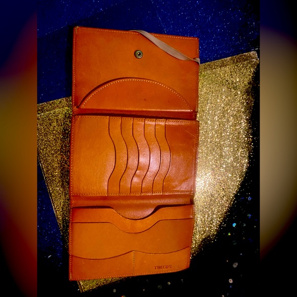 Tweeds Handbags - TWEEDS 198️⃣0’s HANDMADE GOLDEN CAMEL TAN LEATHER Wallet RARE VINTAGE ANTIQUATED